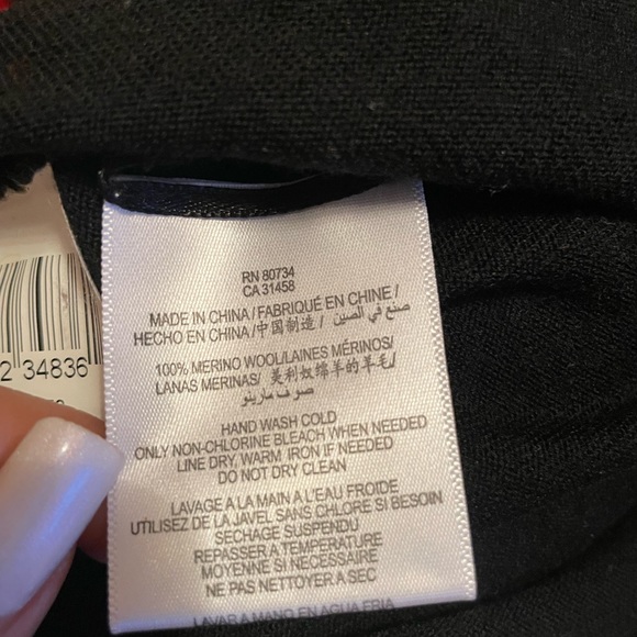 BCBG MAXAZRIA Black Sleeveless Top with beads and 100% Merino Wool - Picture 4 of 5